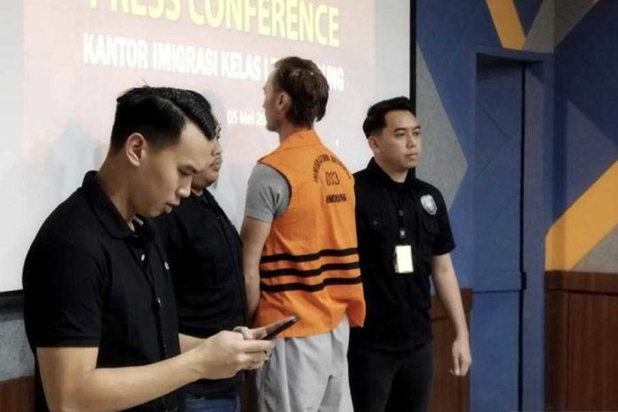 Imigrasi Bandung Deportasi WNA Asal Australia 1