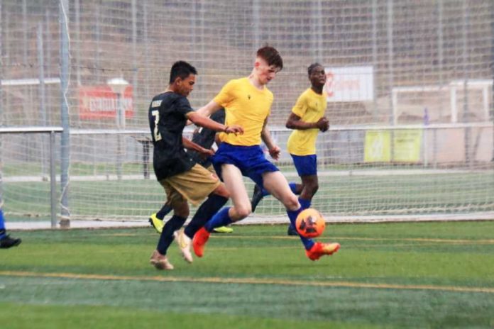 Kadek Ken Dkk Kalahkan Manortown United Irlandia 4 1 1