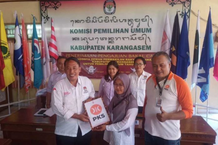 Masuki Hari Kedelepan, Baru Satu Partai Daftarkan Bacaleg Ke KPU Karangasem 1