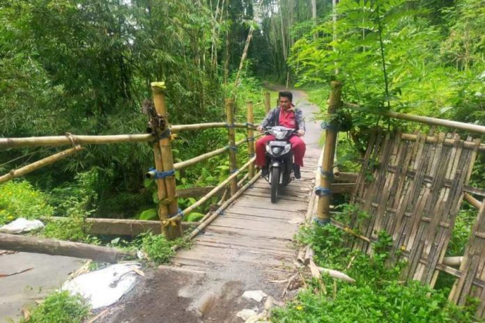 Sudah Dua Kali Buat Jembatan Darurat, Warga Pukuh Harapkan Jalan Putus Segera Diperbaiki 1
