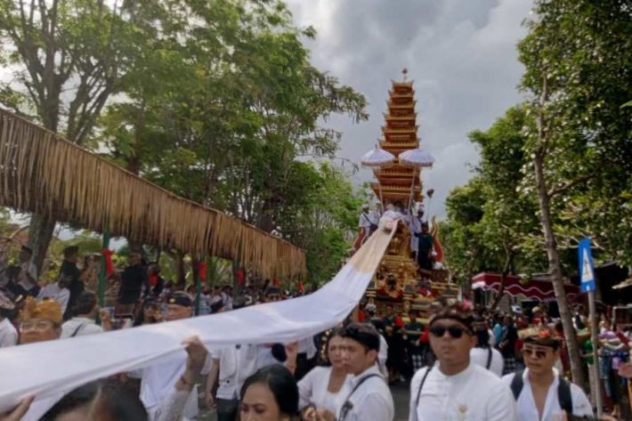Palebon Anak Raja Puri Karangasem Dihadiri Ribuan Warga | BALIPOST.com
