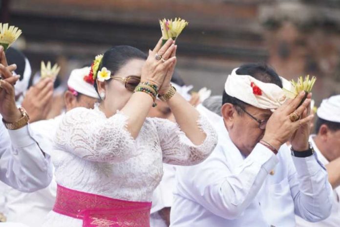 Wagub Cok Ace Matur Piuning Persiapan Piodalan Pura Mandara Giri Semeru Agung 1