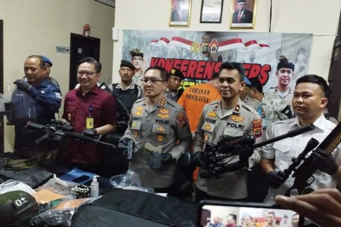 WN Australia Aniaya Dan Ancam Mutilasi Pacar, Sejumlah Airsoft Gun Hingga Sajam 1