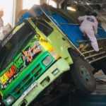 Gelombang Besar di Selat Bali, Truk Hino Terguling