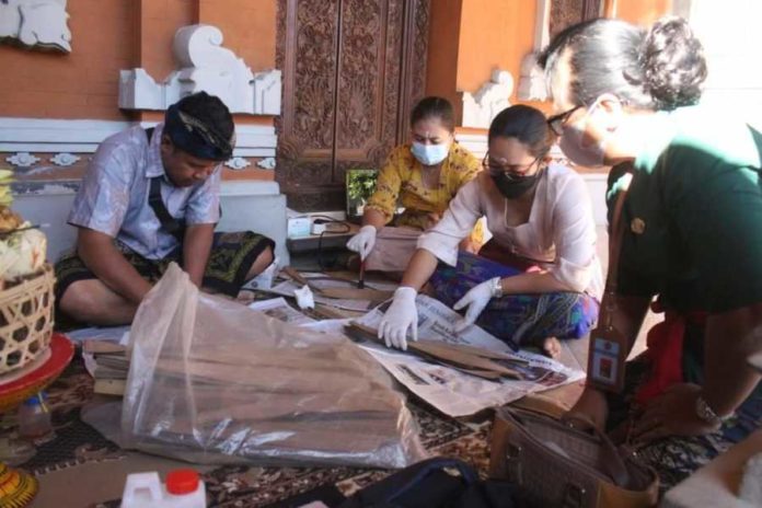 Disbud Buleleng Lakukan Inventarisasi Dan Perawatan Lontar 1