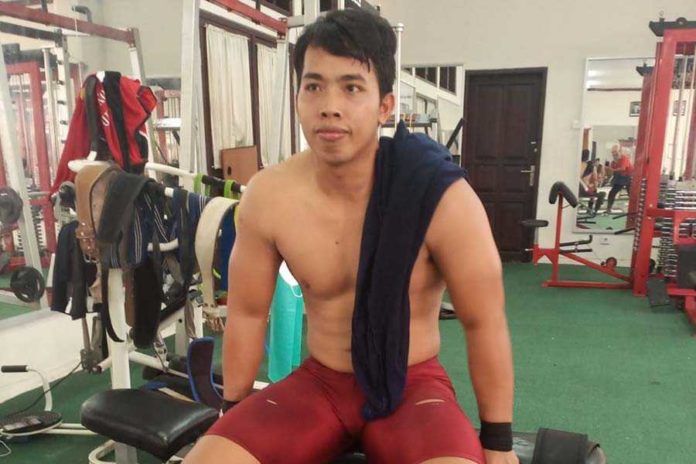 Lifter Banat Lolos PON Susah Payah 1