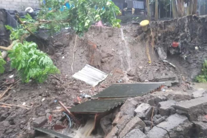Longsor Hingga Tiang Listrik Tumbang Landa Marga 1