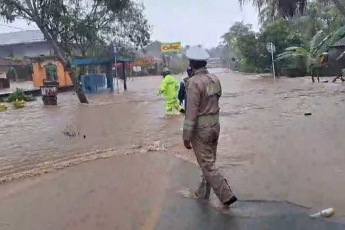 Tak Dapat Dilintasi, Banjir Rendam Jalan Denpasar Gilimanuk Di Gumbrih 1