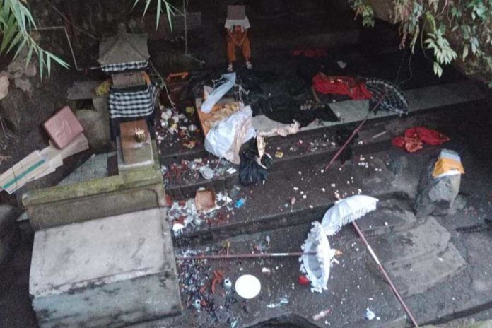 Ngaku Dapat Bisikan Gaib, Wisatawan Korea Rusak Pura Goa Raja Besakih 1