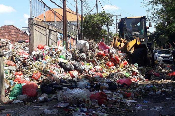 Sampah Meluber Lagi Di TPS Gunung Agung 1