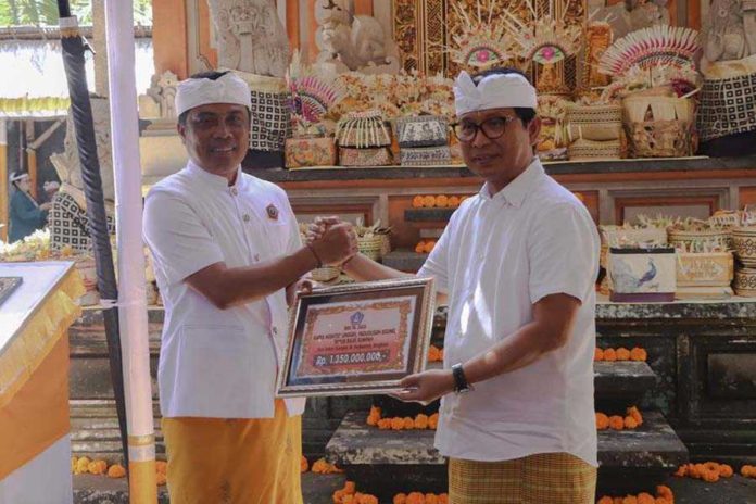 Sekda Adi Arnawa Hadiri “Karya Tawur Balik Sumpah” Pura Dalem Suargan Bongkasa 1