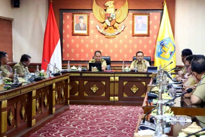 Hari Pertama Berkantor, Pj Gubernur Mahedra Jaya Minta OPD Bergerak Solid Atasi Segala Permasalahan 1