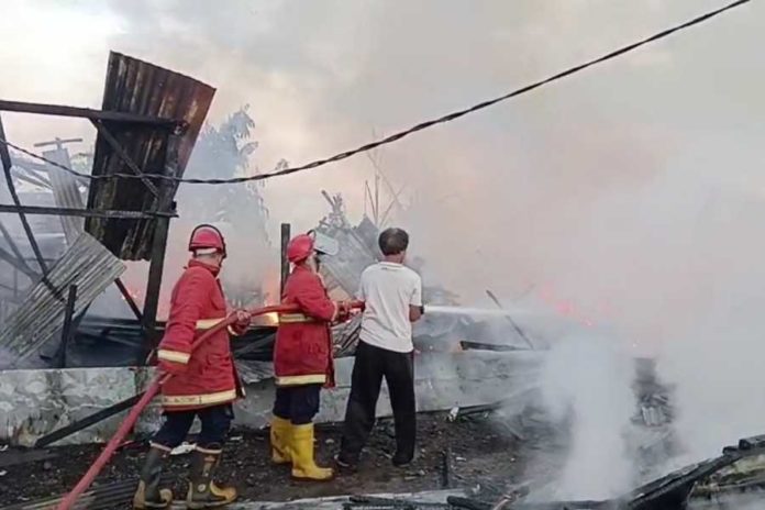 Kebkaran Di Tangkas, Empat Rumah Semi Permanen Ludes 1