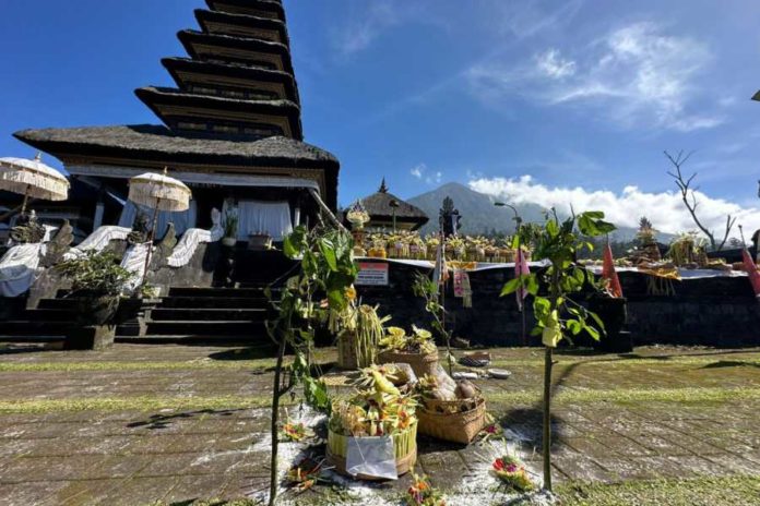 Upacara Bhumi Sudha Di Pura Pengubengan Besakih 1