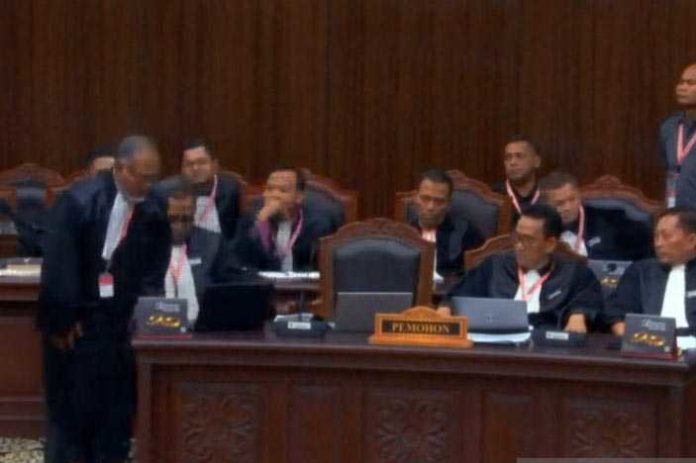 Bambang Widjojanto Keluar Sidang MK Saat Eddy Hiariej Menjadi Saksi Ahli 1