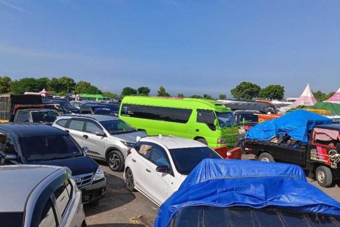 Sebanyak 160 Ribu Orang Keluar Bali 1