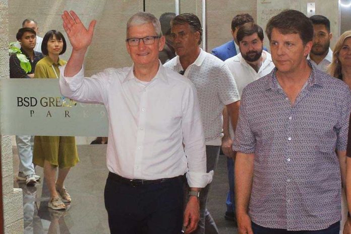 Tim Cook Kunjungi Apple Developer Academy BSD 1
