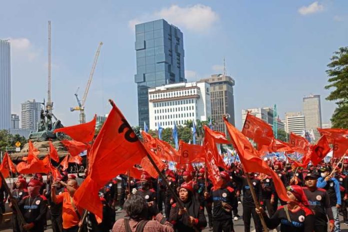 Aksi Massa Tolak Tapera Dan UKT Di Kawasan Patung Kuda 1