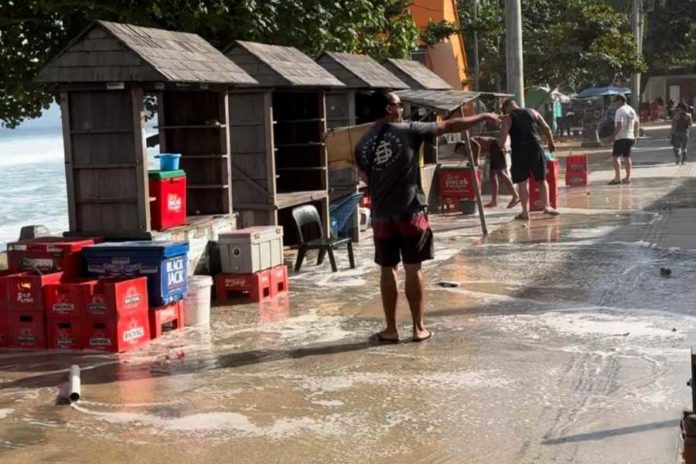 Pantai Kuta Alami Pasang, Air Laut Meluber Hingga Pedesterian 1