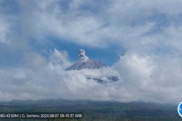 Alami Erupsi Terus Menerus, Visual Letusan Gunung Semeru Tidak Teramati 1