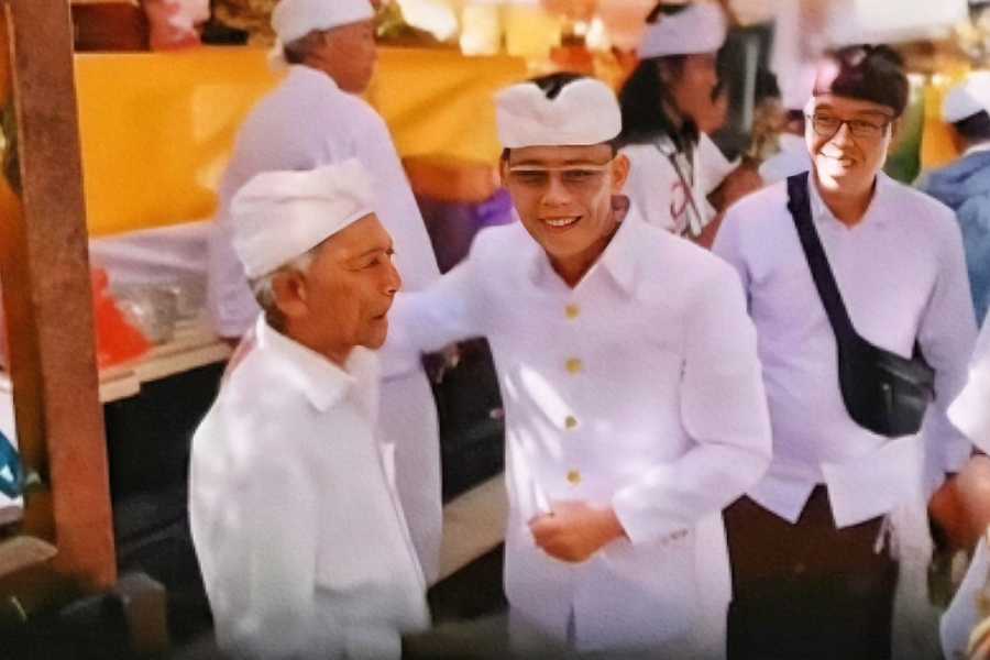 Yalangoch erkak striptiz video Eng issiq va ehtirosli jinsiy aloqa