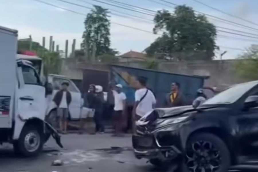 Transseksual porno videolar Dekoltega qarab