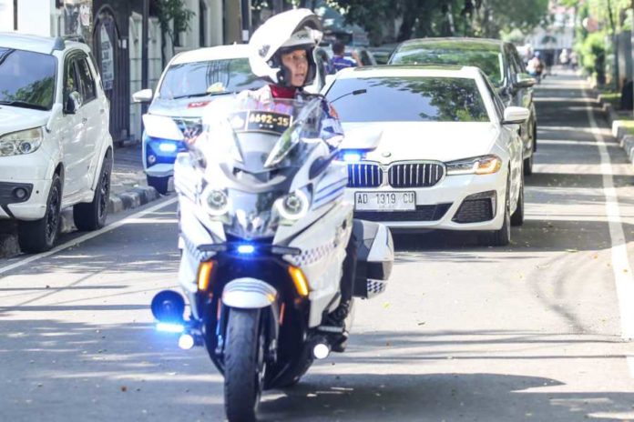 Naik Mobil Pribadi, Gibran Tiba Di Gedung Nusantara 1
