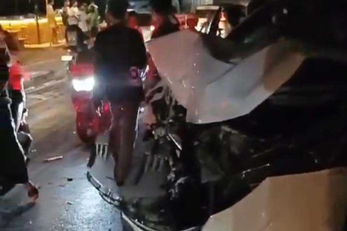 Truk Dikemudikan Warga NTT Tabrak Sejumlah Kendaraan Di Pecatu 1