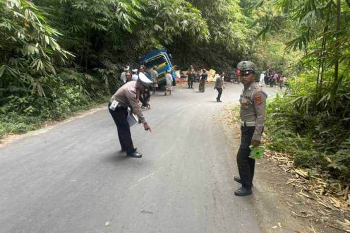 Truk Tak Kuat Nanjak Tabrak Pemotor Hingga Tewas Di Landih 1