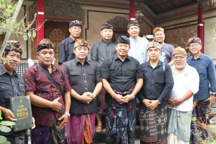 Peduli Seniman Drama Gong Bali, Pj. Gubernur Melayat Ke Rumah Duka Wayan Puja 1