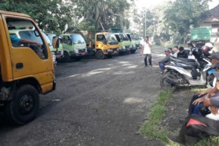 Jatah BBM Ngadat, Belasan Truk Pengangkut Sampah Tak Beroperasi 1
