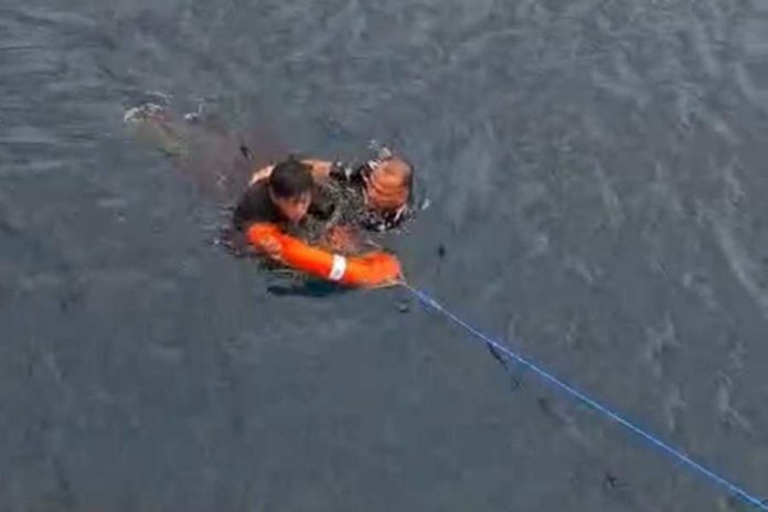Pria Bertato Dievakuasi Dari Laut Gilimanuk, Diduga Nekat Ceburkan Diri 1