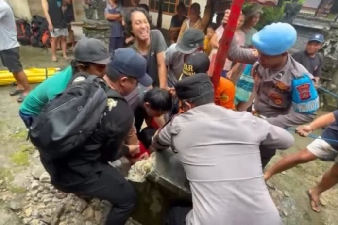Warga Nusa Penida Jatuh Ke Dalam Sumur 2