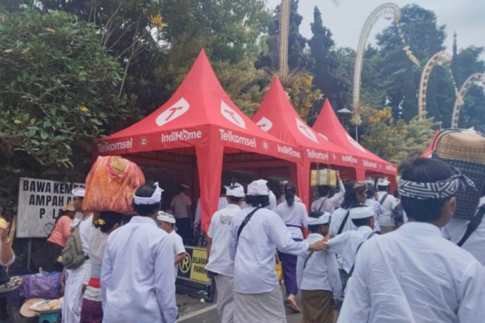 Usaba Di Pura Dalem Puri Besakih, Seribu Tas Ramah Lingkungan Dibagikan Ke Pemedek 1