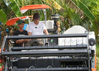 Bupati Kembang Dorong Petani Gunakan Alsintan Untuk Efisien dan Optimalkan Produksi