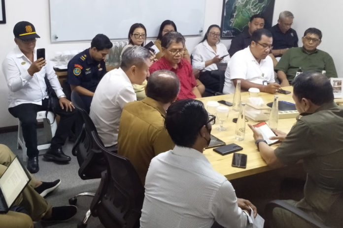 Datangi Kantor BTID, DKP Dan Satpol PP Bali Minta Pagar Laut Di Serangan Segera Dibongkar 1