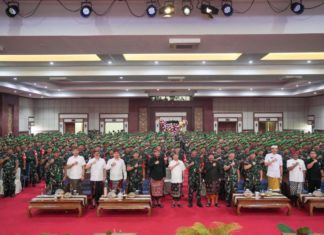 Gubernur Koster Berkolaborasi Dengan TNI-AD Dalam Program Bedah Rumah