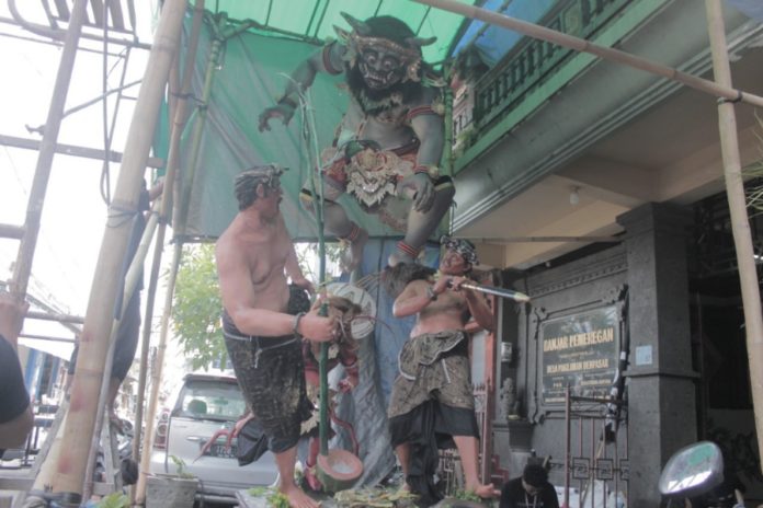 ST. Adnyana Banjar Pemeregan Garap Ogoh Ogoh