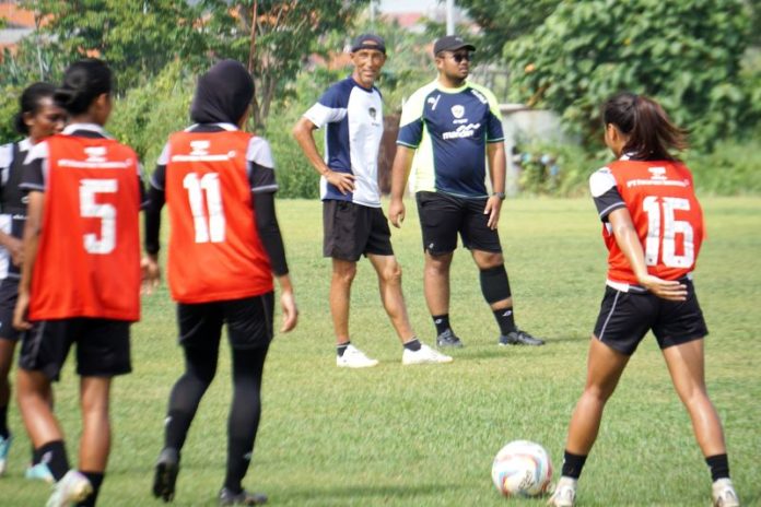 Ketum PSSI Buka Suara Soal Batalnya Naturalisasi Djenna De Jong 1