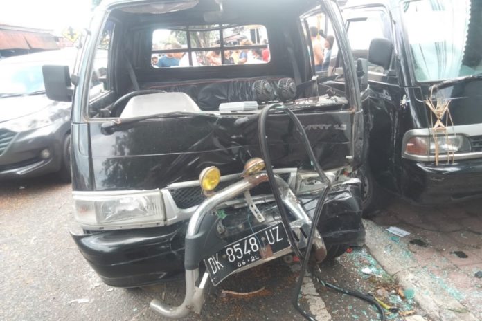 Tabrakan Beruntun Di Desa Giri Emas, 4 Korban Dilarikan Ke RS 1
