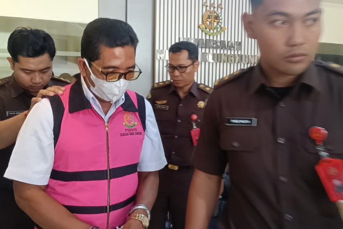 Tersangka Dugaan Korupsi, Kasek SMKN 1 Klungkung Ditahan 2