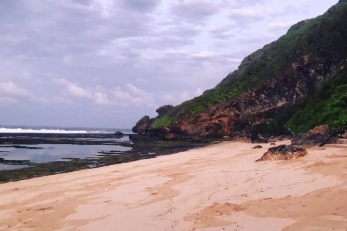 7 Alasan Pantai Nyang Nyang Wajib Masuk Daftar Liburan Kamu! 1
