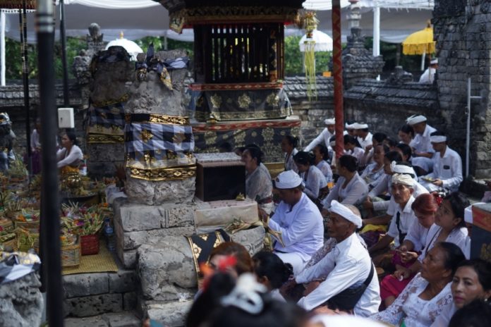 Bertepatan Kuningan, Piodalan Di Pura Dalem Sakenan