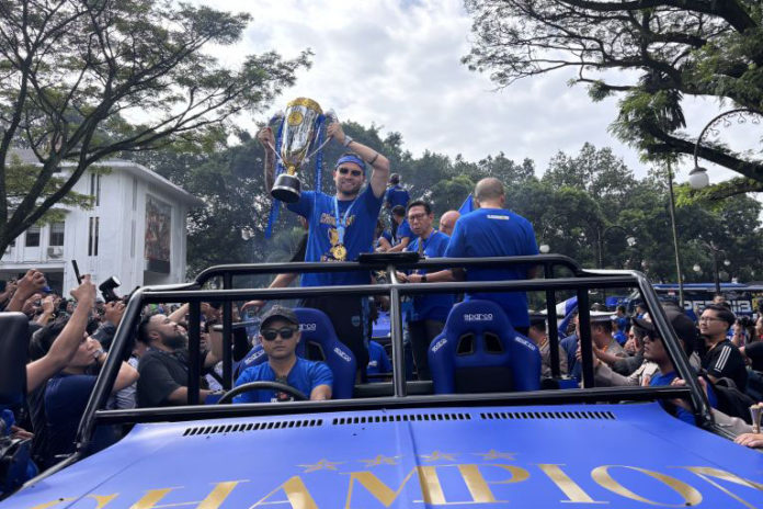 Bobotoh Ramaikan Pawai Persib Bandung Juara Liga 1 1