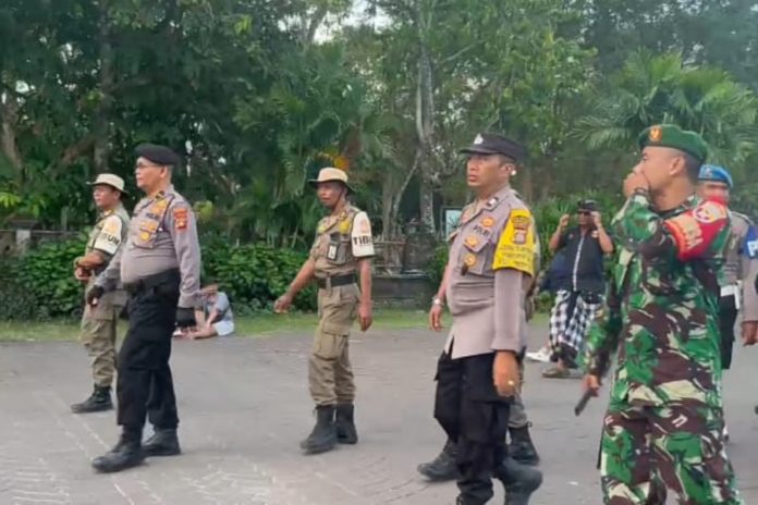 Buntut Warga NTT Ricuh Di Bajra Sandi, Aparat Sisir Lapangan Renon 1