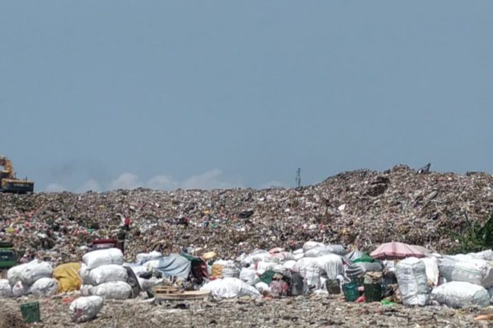 Cium Bau Busuk Sampah, Desa Temesi Dapat Kontribusi Rp 1 Milyar Untuk Tiga Lembaga 1