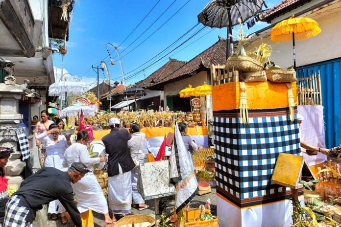 Desa Adat Songan Gelar Upacara
