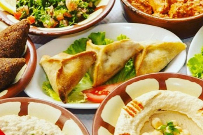 Dijamin Halal! 5 Tempat Makan Khas Bali Aman Buat Muslim 1
