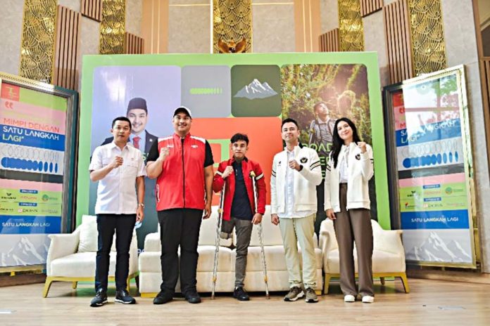Disabilitas Tak Surutkan Langkah Anggi Wahyuda Mendaki Gunung Everest 1