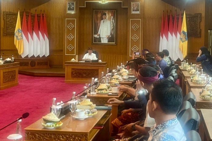 Gubernur Koster Minta Stop Produksi AMDK Plastik Di Bawah 1 Liter 1